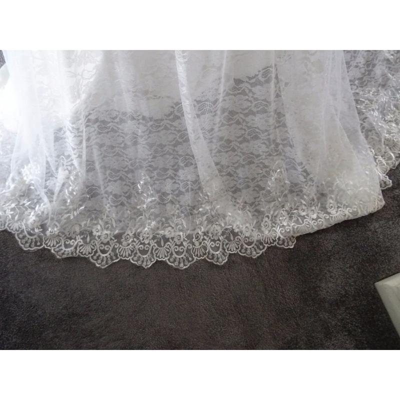 20= lovely lace wedding dress