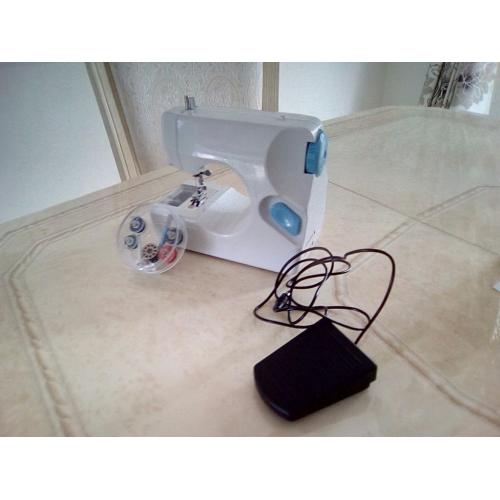 PORTABLE Double Thread SEWING MACHINE +Accessories. NOT USED.