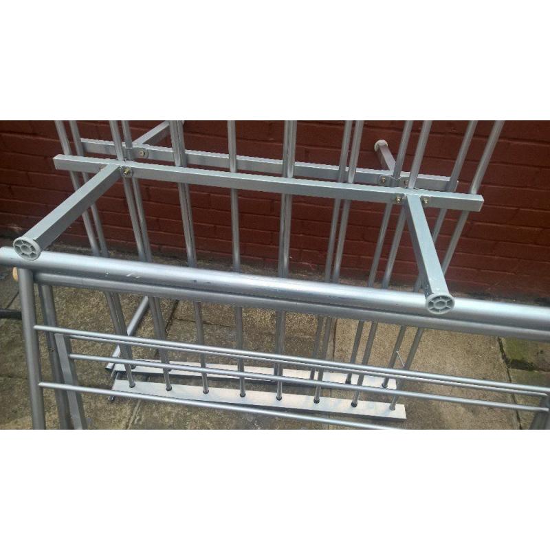 double bed (no mattress)