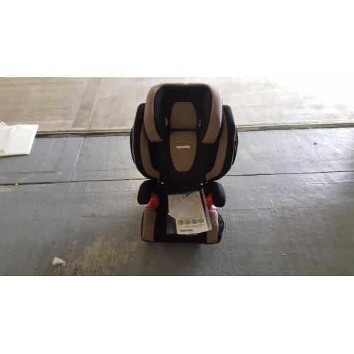Recaro child seat with speakers from baby to 10