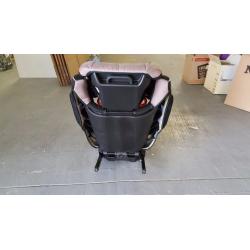 Recaro child seat with speakers from baby to 10