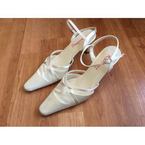 Bridal shoes size 4