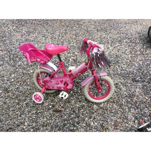 Girls bicycle with stabilisers