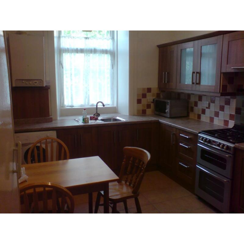Single Room - Close To Ibrox Tube Station