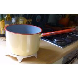 SET OF 3 VINTAGE ANTIQUE ENAMEL SAUCEPANS POTS, LONG HANDLE, GARDEN PLANTERS, SHABBY CHIC UPCYCLE