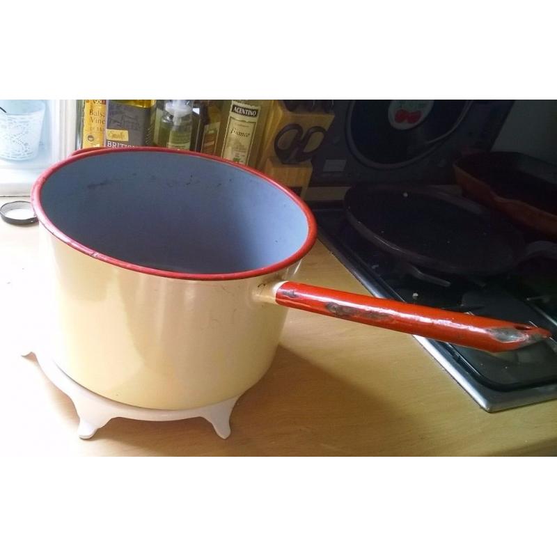 SET OF 3 VINTAGE ANTIQUE ENAMEL SAUCEPANS POTS, LONG HANDLE, GARDEN PLANTERS, SHABBY CHIC UPCYCLE