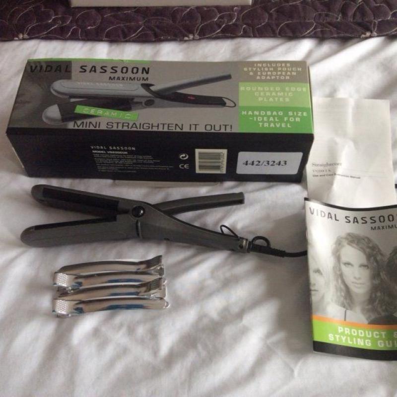 Vidal Sassoon mini ceramic straighteners-as new in original box
