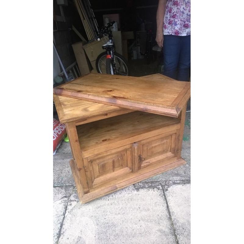 TV CABINET ALL WOOD WITH SWIVEL TOP