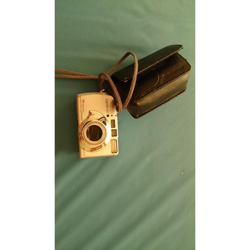 Optio 550 Digital Camera with case (Pentax)