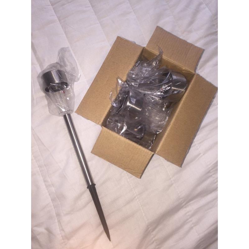 Brand New Set of 6 LED Solar-Powered Lights