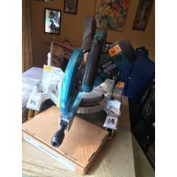 Makita Saw, stand & transformer bundle - Immaculate condition used twice