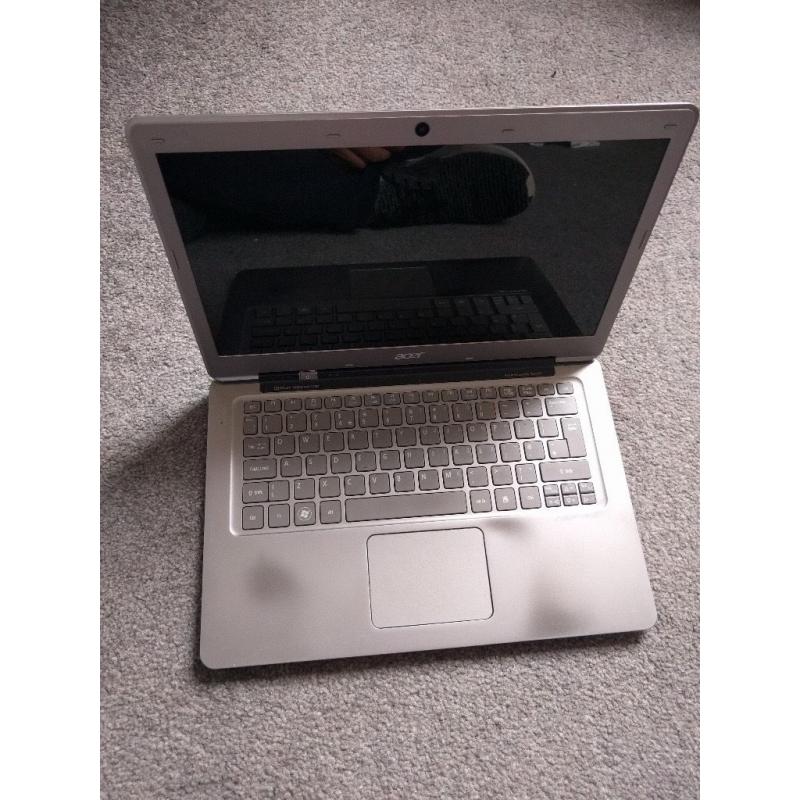 Acer Aspire S3 Ultrabook (i7, 4GB RAM, 500GB HDD) - Windows 10 installed + laptop case and charger
