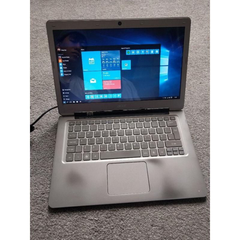 Acer Aspire S3 Ultrabook (i7, 4GB RAM, 500GB HDD) - Windows 10 installed + laptop case and charger