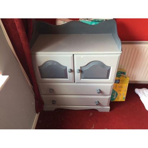 Baby changing unit with draws