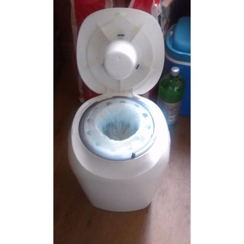 Sangenic nappy bin with 2 refills