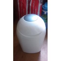 Sangenic nappy bin with 2 refills