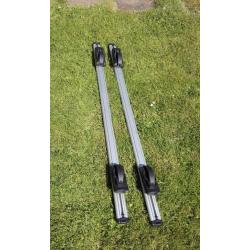 Thule 869 (127cm) areo bars (T Track) with premium 775 foot pack