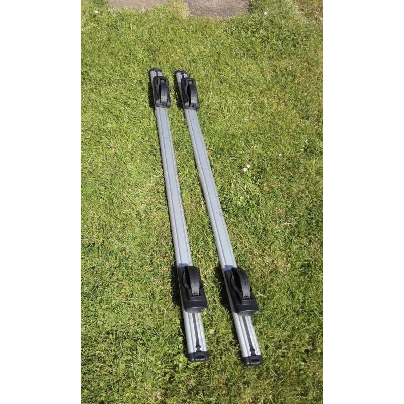 Thule 869 (127cm) areo bars (T Track) with premium 775 foot pack