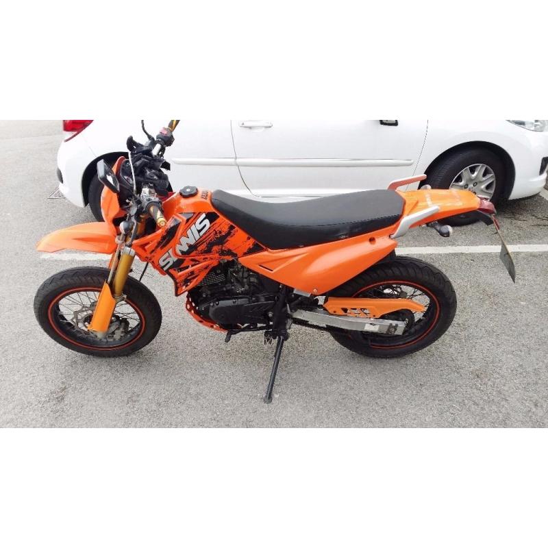 SINNIS Apache 125