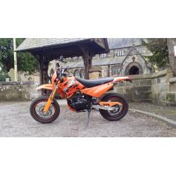 SINNIS Apache 125