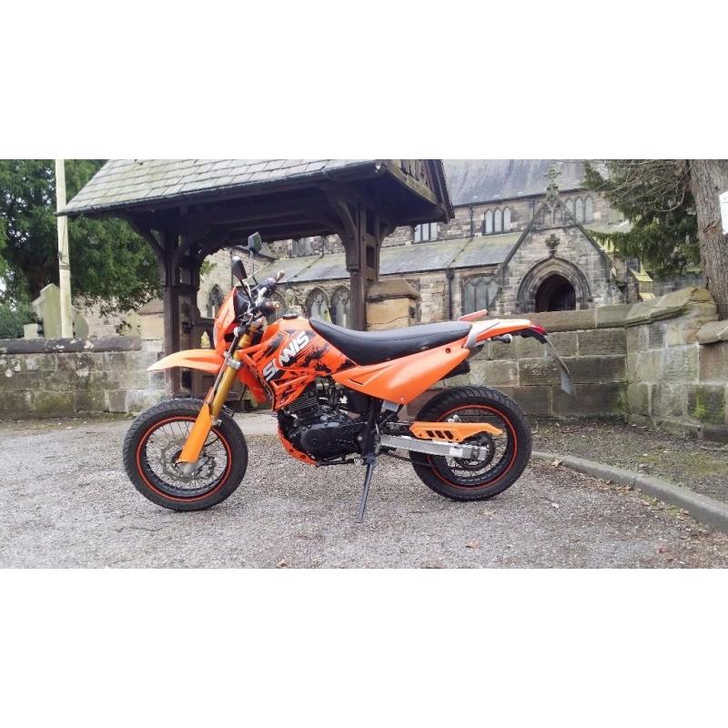 SINNIS Apache 125