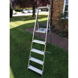 five tread alloy step ladder (5) in good condition