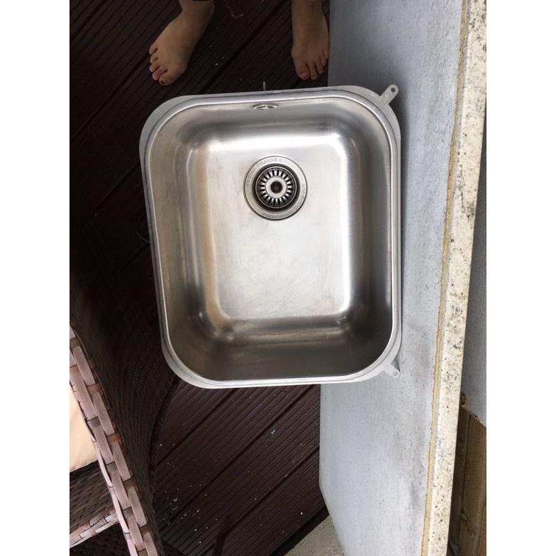 Dishwasher, freezer, sink, tap, waste disposer and pedal bin