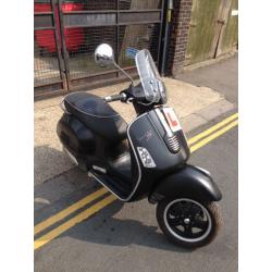 2013 Piaggio Vespa GTS 125 gts125 Super Sport in Black great condition