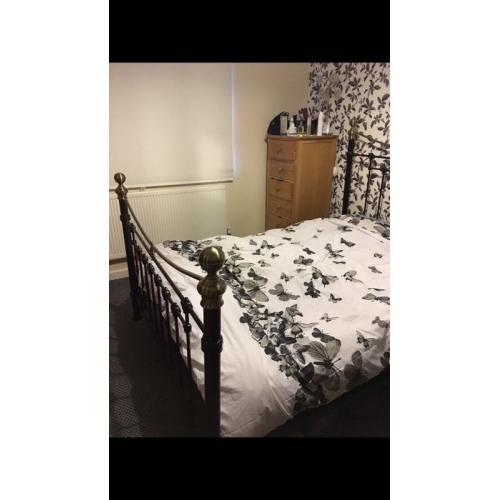 Kingsize bedframe