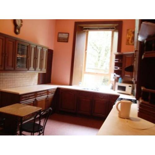 FURNISHED ROOM AVAILABLE IMMEDIATELY
