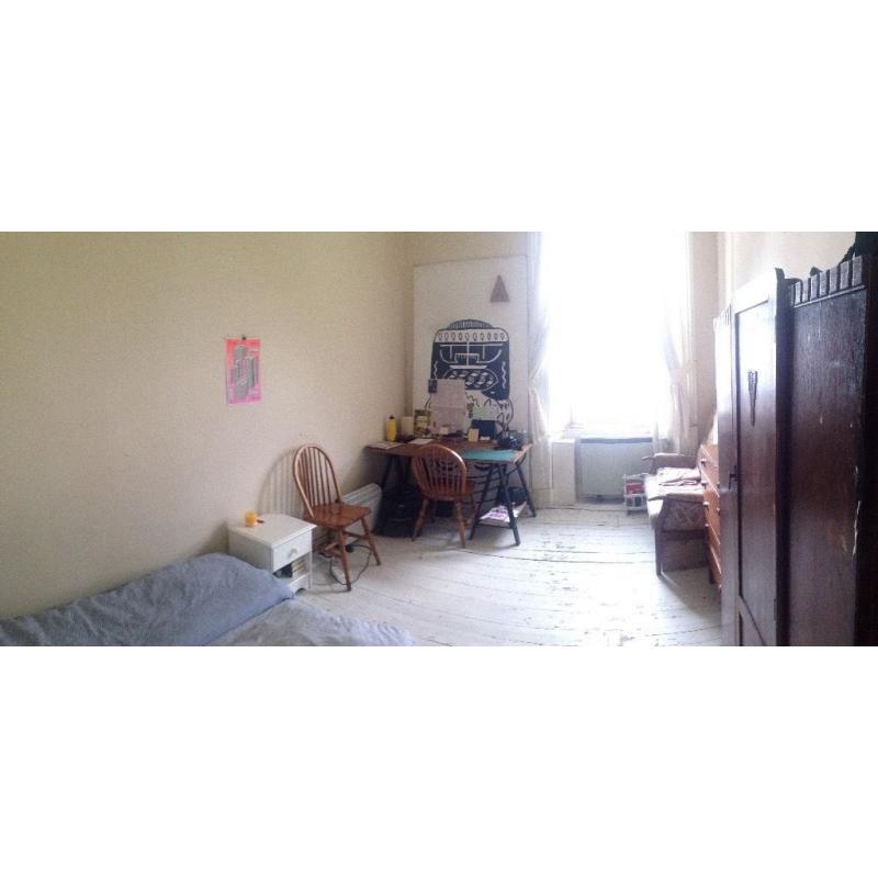 Bright Room close to City Centre / Woodlands