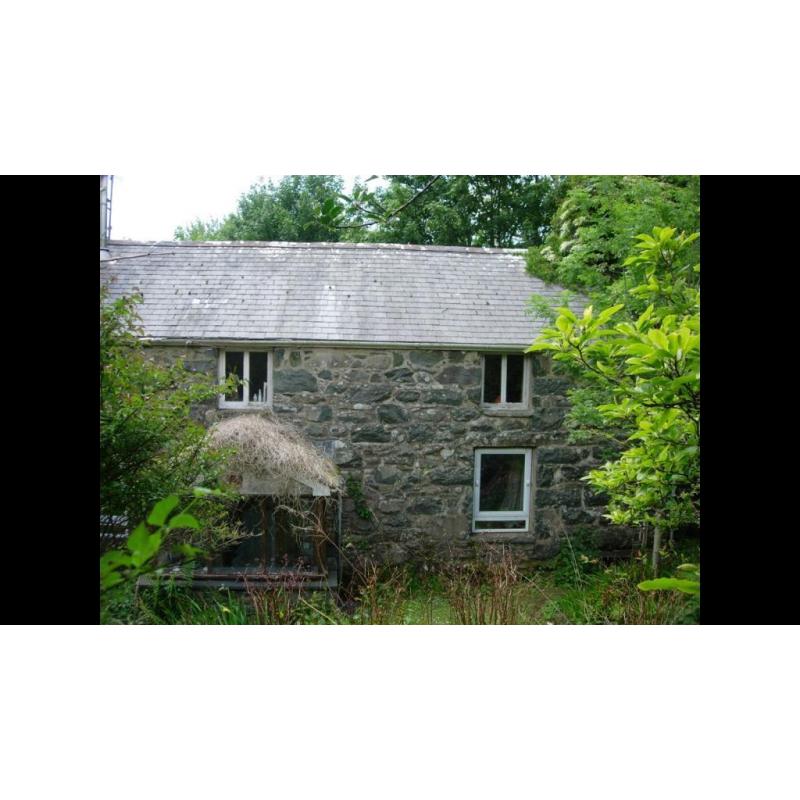 Farmhouse/Cottage in 2.5 Acres