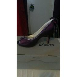 purple shoes