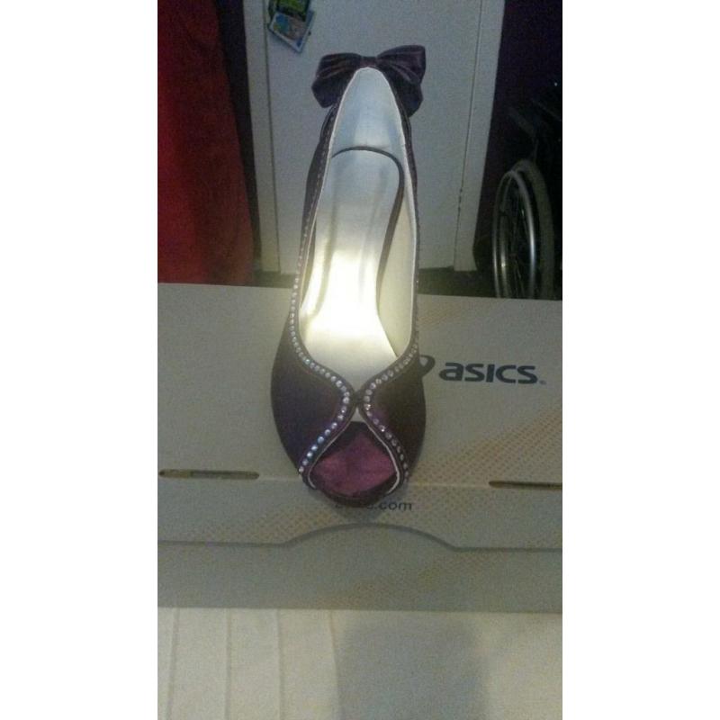 purple shoes