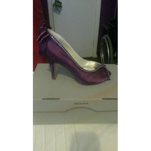 purple shoes