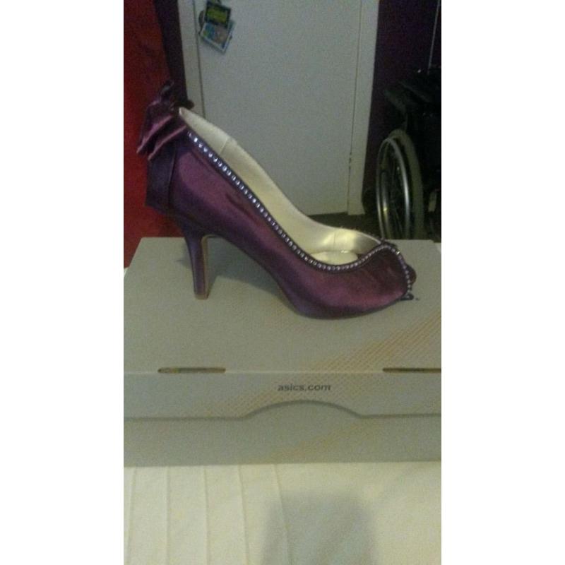 purple shoes