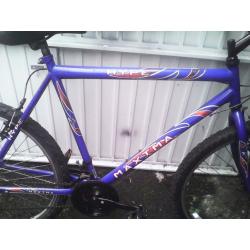 MAXIMA MENS MOUNTAIN BIKE,21 INCH FRAME,26 INCH WHEELS,18 GEARS,GOOD TYRES.