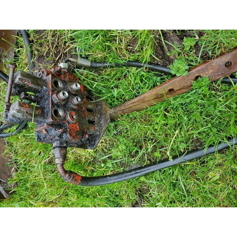 Hydraulic rams, spool chest, john deere stability arms, tractor tyres, silencer box