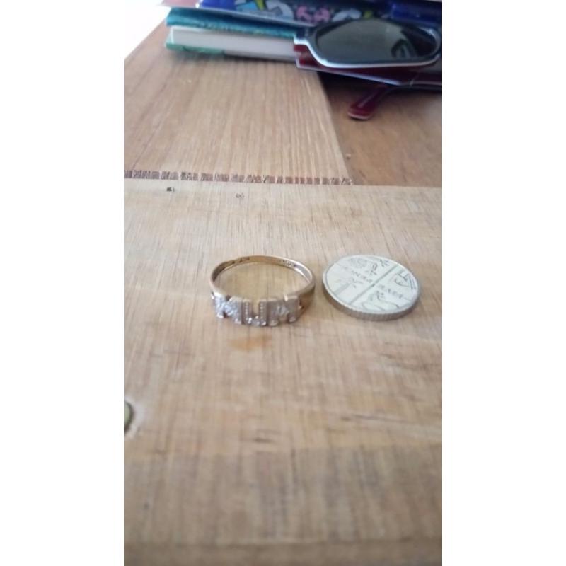 9ct Gold "mum" ring ??