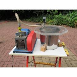 VACUUM DEGASSING PUMP AND CHAMBER UNIT