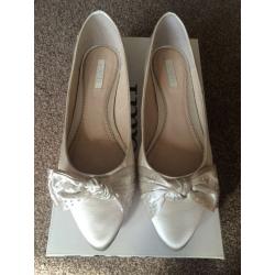 Faith Ivory Size 6 wedding shoes. Brand new in box with labels.