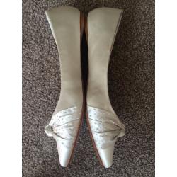 Faith Ivory Size 6 wedding shoes. Brand new in box with labels.