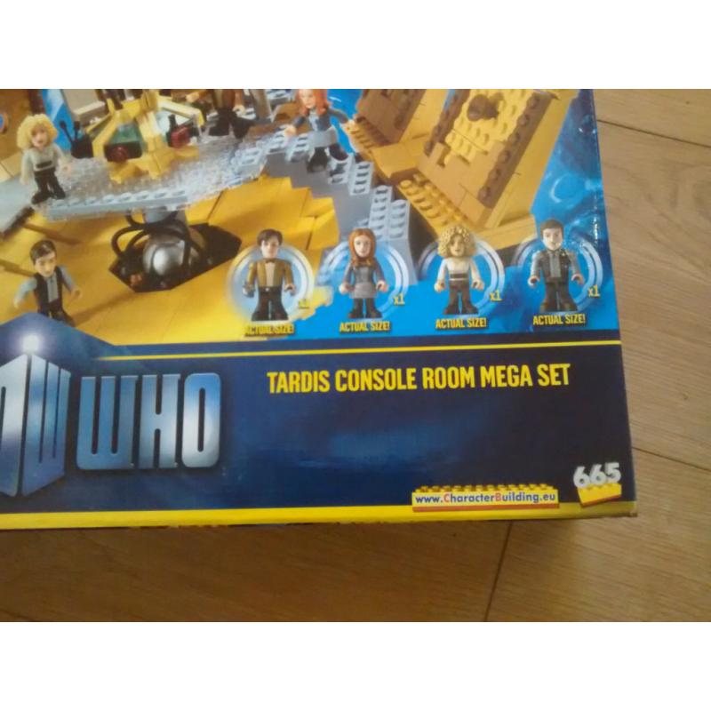 DR WHO COLLECTABLE TARDIS CONSOLE ROOM MEGA SET Unopened!!