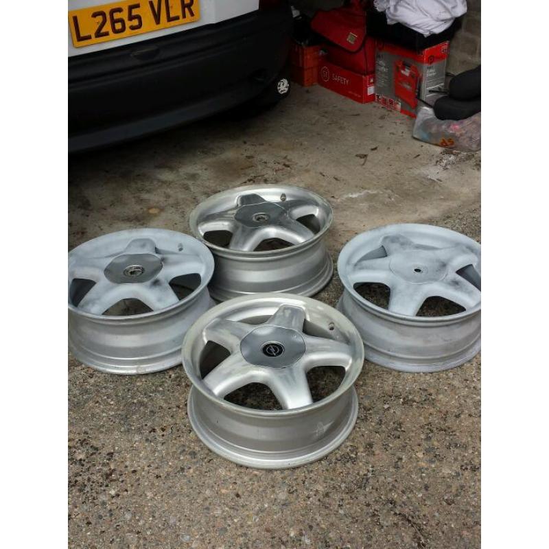Speedline alessio alloy wheel and centre caps. Corsa nova vauxhall gsi sri