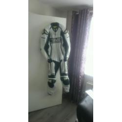 Arleness leathers, alpinestar boots,alpinestar gloves