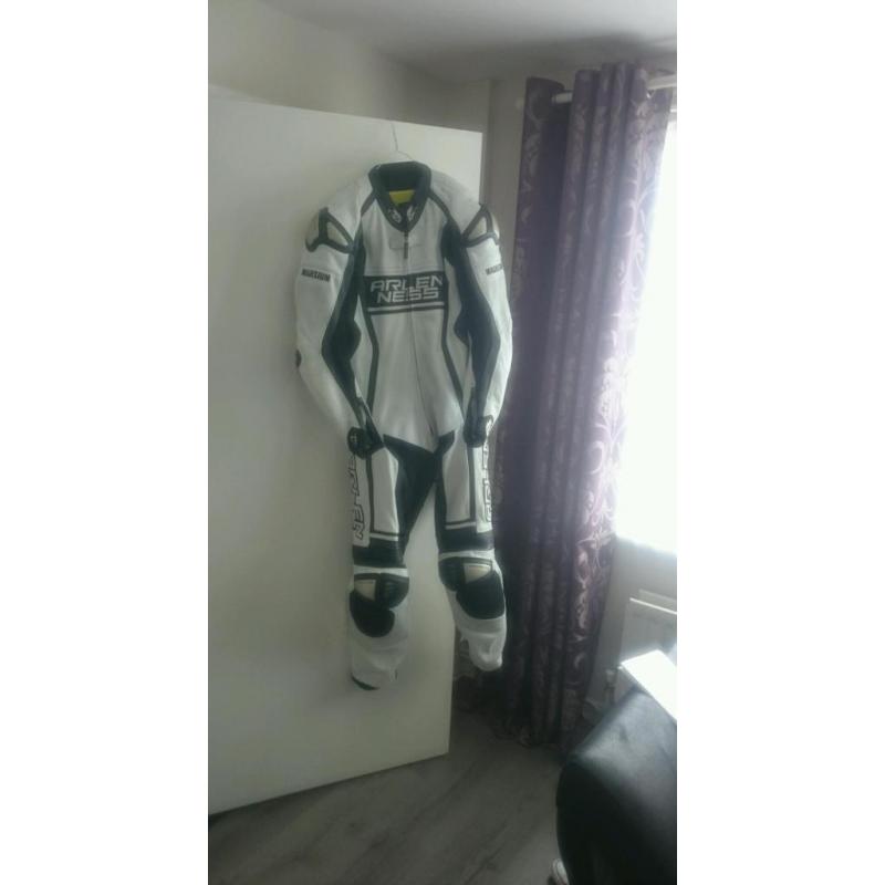 Arleness leathers, alpinestar boots,alpinestar gloves
