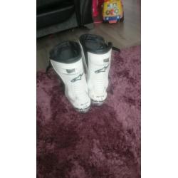 Arleness leathers, alpinestar boots,alpinestar gloves