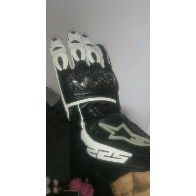Arleness leathers, alpinestar boots,alpinestar gloves