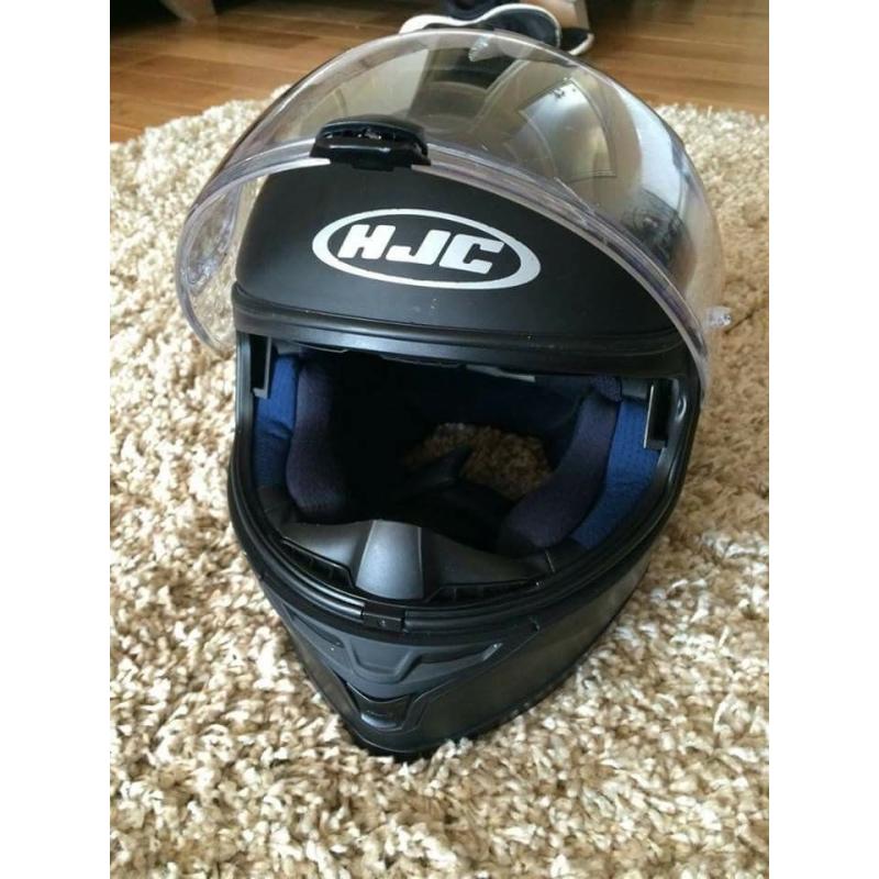 HJC S17 Matt black Helmet with built in sun visor Size M