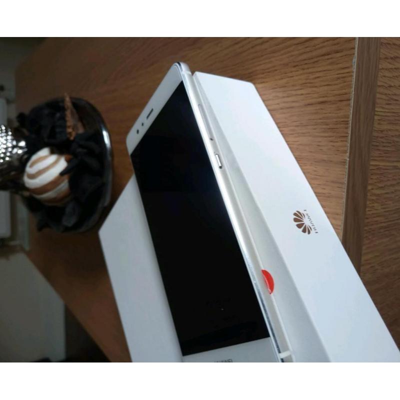 Few day old unlocked Huawei p9 white